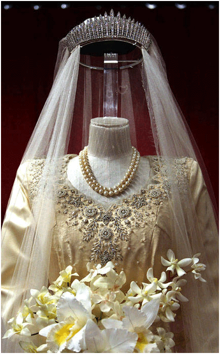 Queen Elizabeth  II Wedding  Tiara Replica