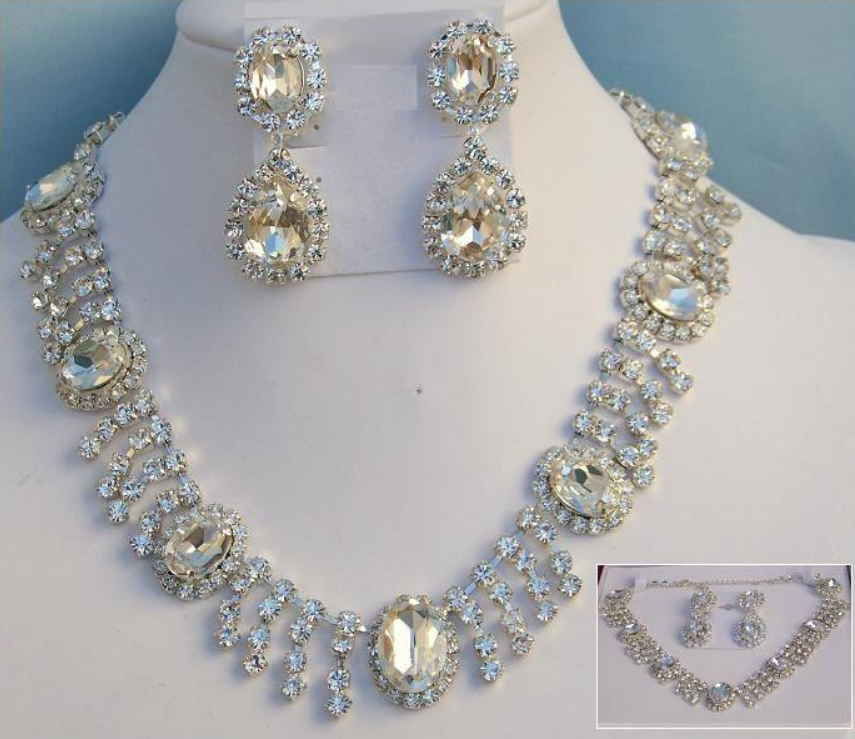 Princess Lynnette Necklace & Earrings Set